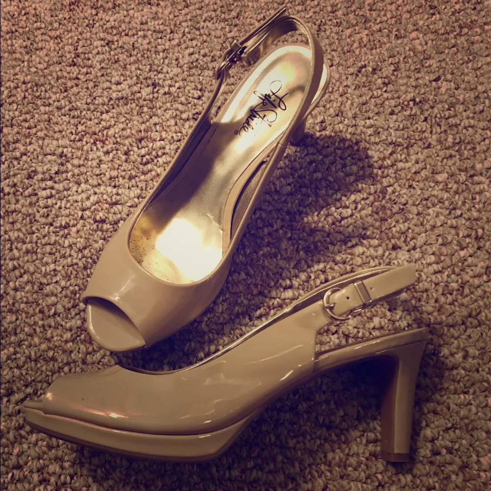 Life Stride nude heels
